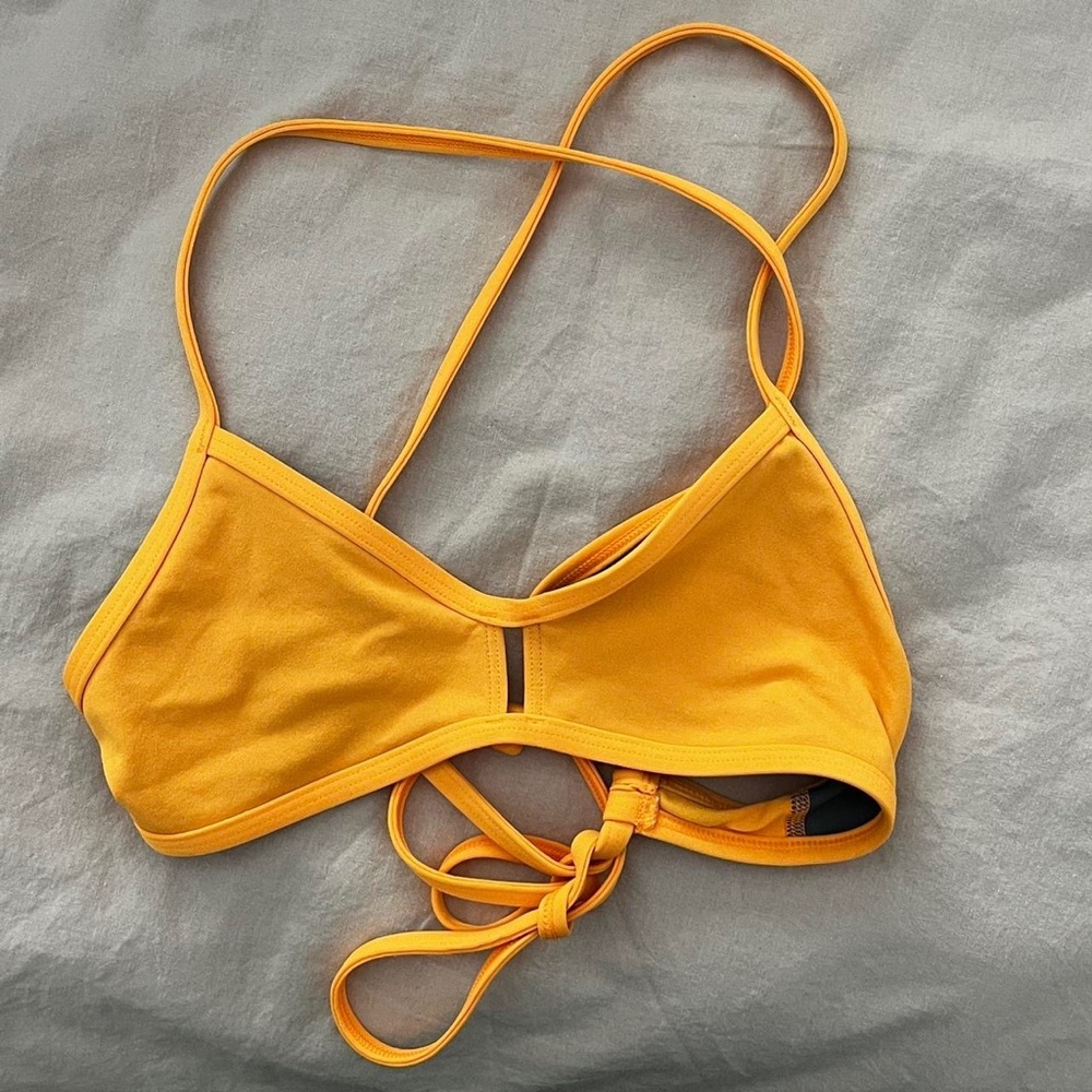 ✖️JOLYN Vent Top Mango Size M
